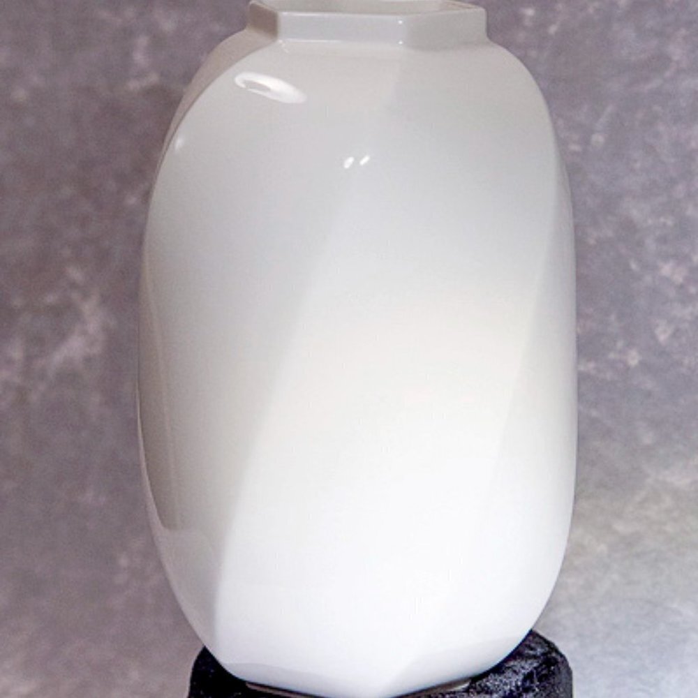 Mikasa Bone China White Classique Hexagonal Swirl Vase 5 ¾” Y1500 Classi…